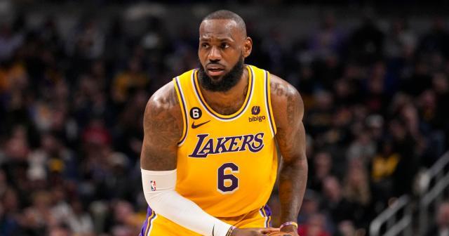 开云体育-中国官网登录入口-詹姆斯因伤缺席湖人战勇士 脚伤恐贯穿整个赛季