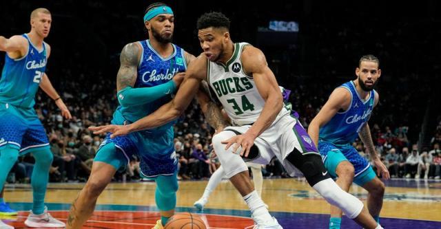 开云Kaiyun官网入口-翻江倒海狂砍43+12 雄鹿虽败字母哥已不惧联防