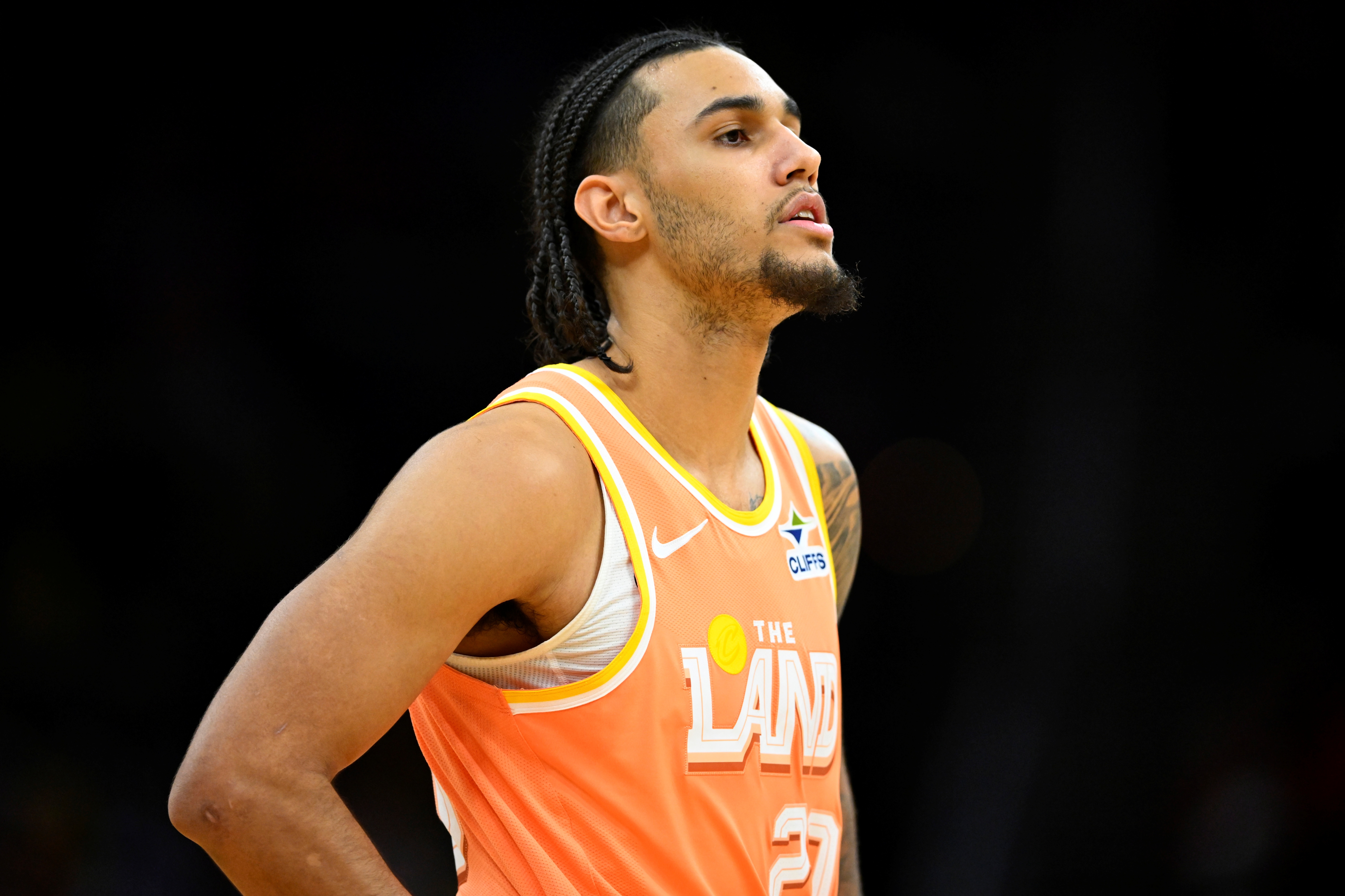 开云体育-中国官网登录入口-杰伦·泰森本赛季防守数据:坎宁安18中5 马克西14中4 穆雷7中1