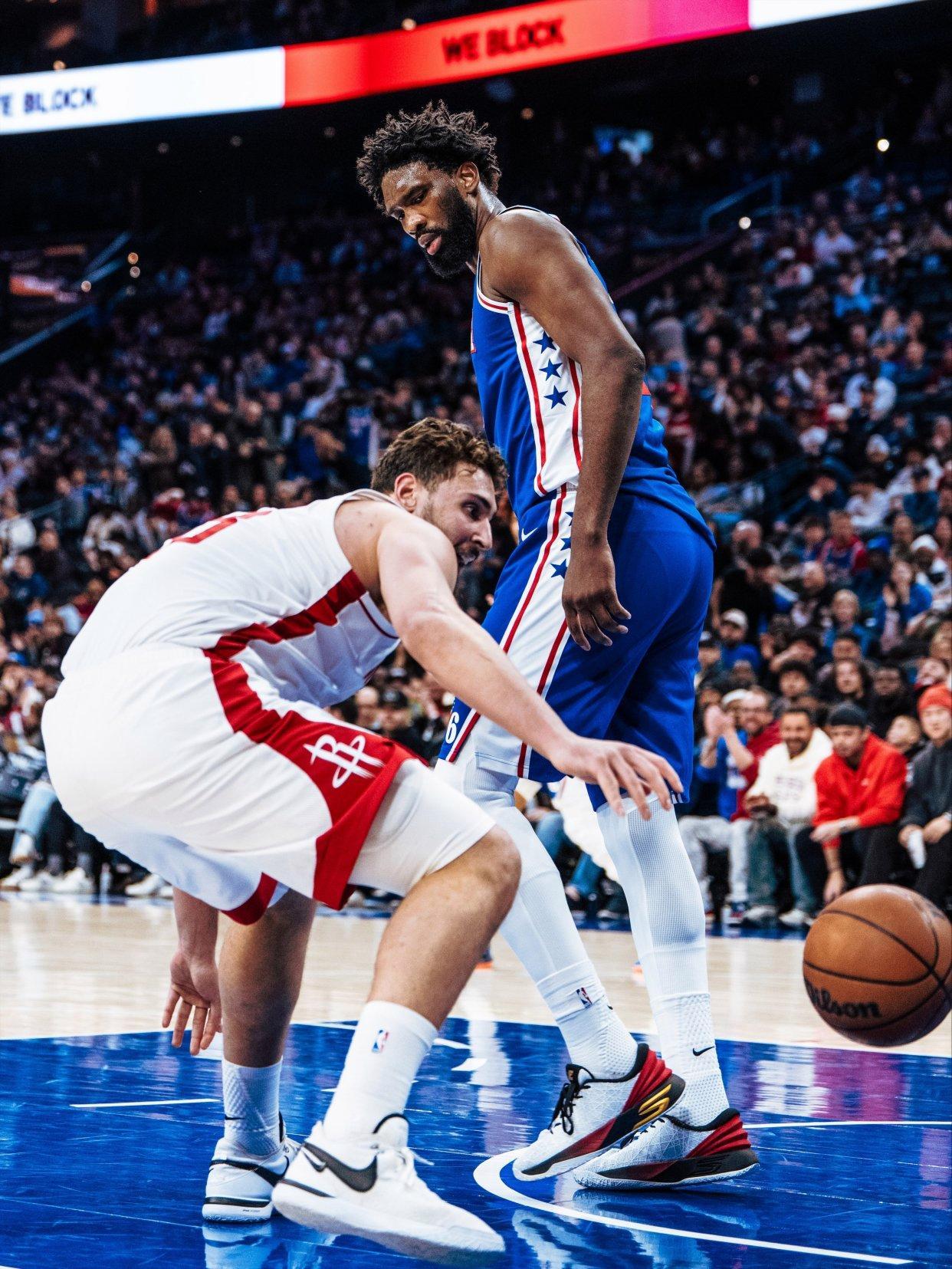 开云Kaiyun官网入口-杜兰特36+7+8失误，恩比德32+15+10创纪录，马克西36+10+4断